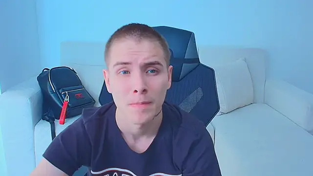 Snapshot of JordanThompson_ chatting on 11.21.25 JordanThompson online show from 11.21.25