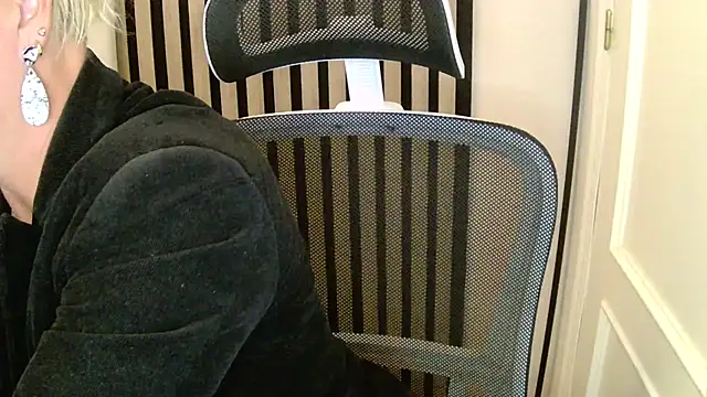 xxNoeliaxx online show from 11.27.25