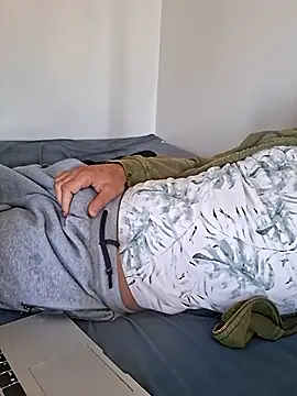 Snapshot of molozeb chatting on 10.15.25 molozeb online show from 10.15.25