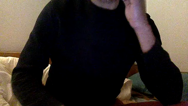 Snapshot of molozeb chatting on 10.31.25 molozeb online show from 10.31.25