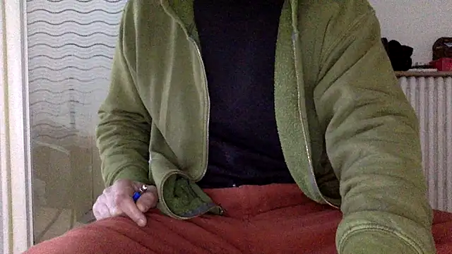 Snapshot of molozeb chatting on 11.26.25 molozeb online show from 11.26.25