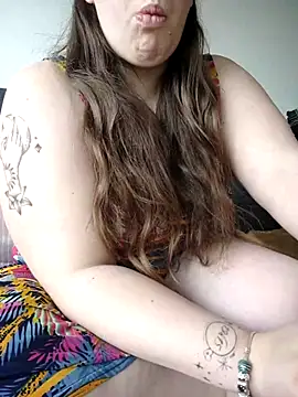 FrancaiseLynne online show from 02.15.25