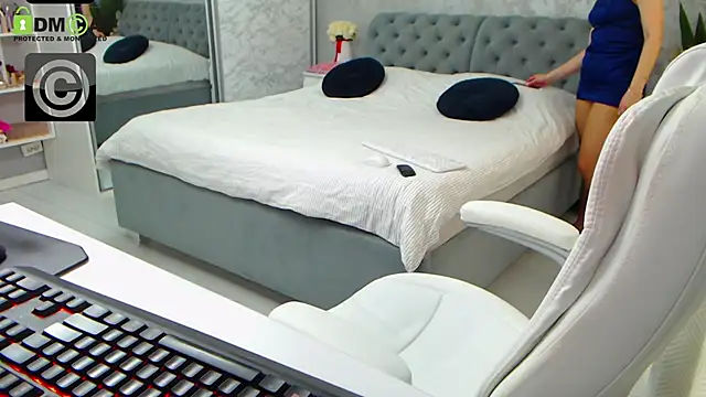 Ellysse  online show from 03.14.25