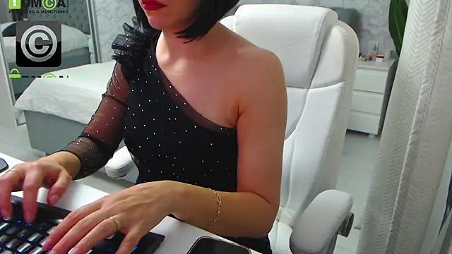 Ellysse  online show from 10.07.25