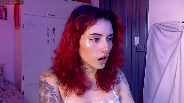 Snapshot of LiliJones_ chatting on 02.10.25 LiliJones online show from 02.10.25