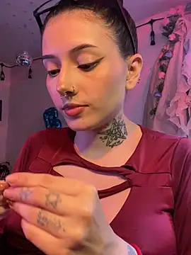 LiliJones  online show from 04.18.26