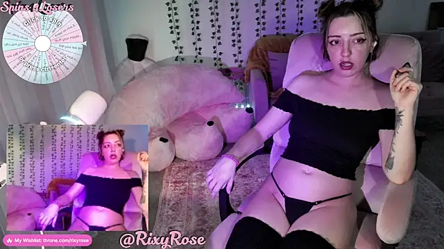 Snapshot of Trixyrose chatting on 07.19.26 Trixyrose online show from 07.19.26