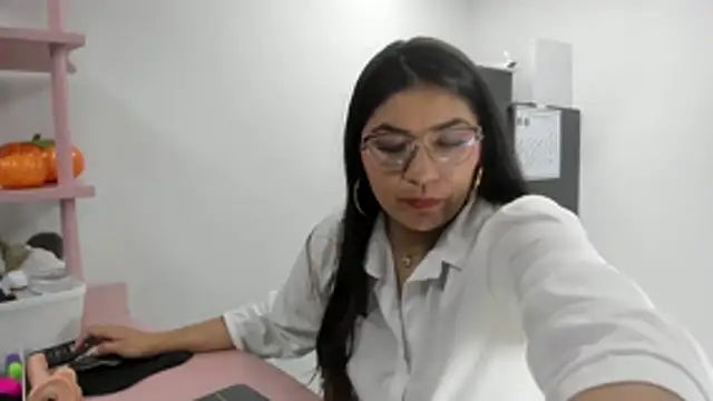 Luna Dumont online show from 10.13.25