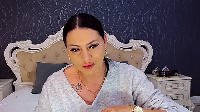 Lauren Saint online show from 11.06.25