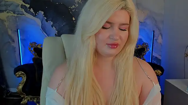 CocoSecretss online show from 02.05.25