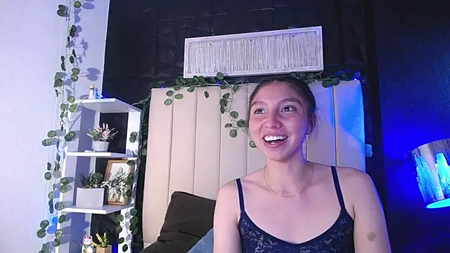 Snapshot of kendall_saenz chatting on 12.19.24 kendall saenz online show from 12.19.24