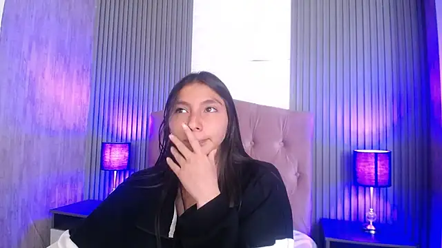 Snapshot of kendall_saenz chatting on 03.14.25 kendall saenz online show from 03.14.25