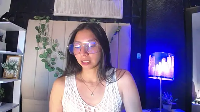 Snapshot of kendall_saenz chatting on 09.25.25 kendall saenz online show from 09.25.25