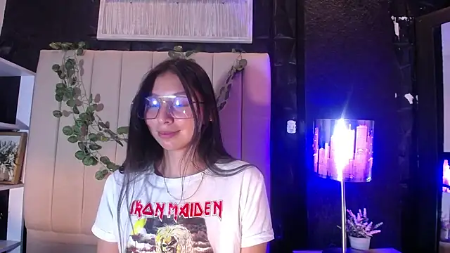 Snapshot of kendall_saenz chatting on 10.02.25 kendall saenz online show from 10.02.25