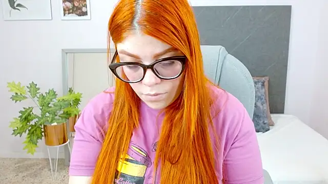 Snapshot of lucie_nicolls chatting on 12.11.24 lucie nicolls online show from 12.11.24