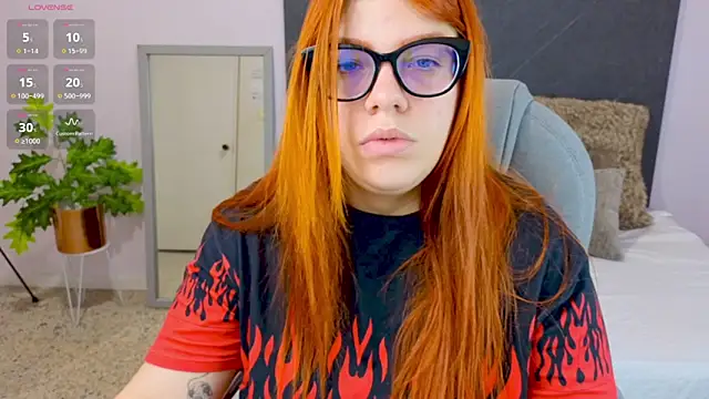 Snapshot of lucie_nicolls chatting on 12.18.24 lucie nicolls online show from 12.18.24