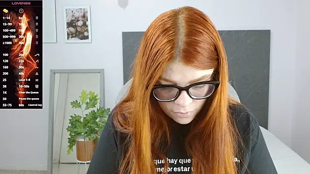 Snapshot of lucie_nicolls chatting on 01.02.25 lucie nicolls online show from 01.02.25