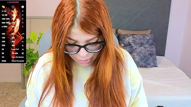 Snapshot of lucie_nicolls chatting on 01.12.25 lucie nicolls online show from 01.12.25