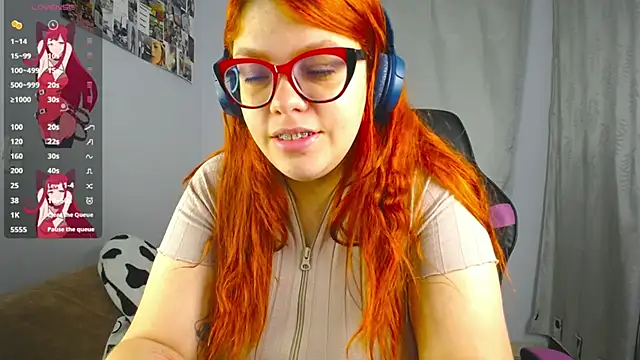 Snapshot of lucie_nicolls chatting on 03.10.25 lucie nicolls online show from 03.10.25