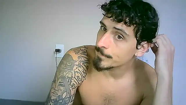 Snapshot of milkoffe chatting on 12.03.24 milkoffe online show from 12.03.24