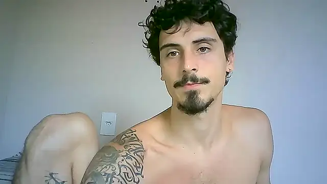 Snapshot of milkoffe chatting on 12.04.24 milkoffe online show from 12.04.24