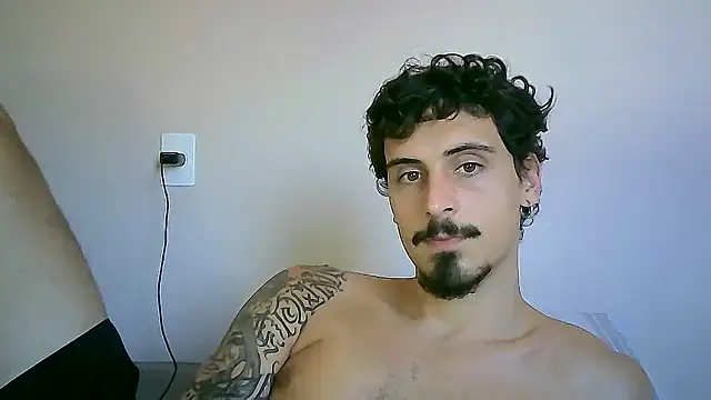 Snapshot of milkoffe chatting on 12.05.24 milkoffe online show from 12.05.24