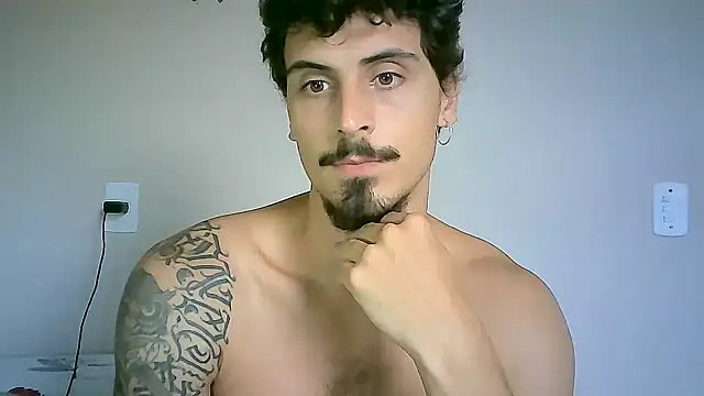 Snapshot of milkoffe chatting on 01.21.25 milkoffe online show from 01.21.25