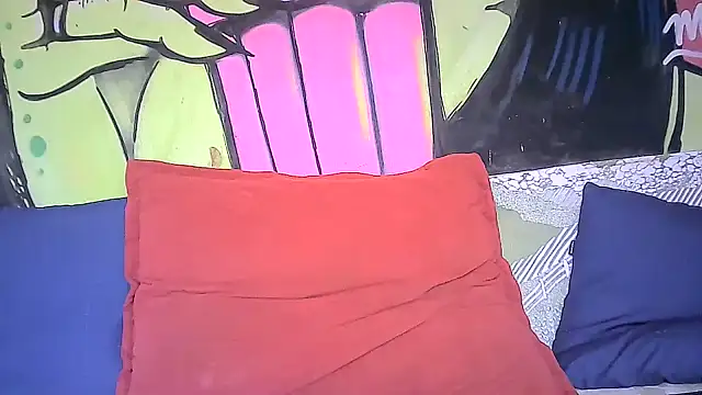 Snapshot of milkoffe chatting on 02.04.25 milkoffe online show from 02.04.25