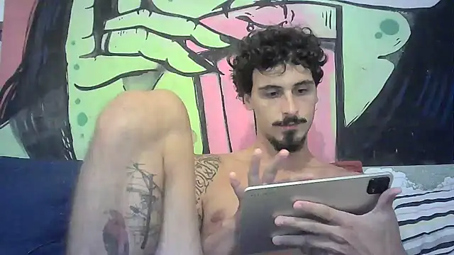 Snapshot of milkoffe chatting on 03.09.25 milkoffe online show from 03.09.25