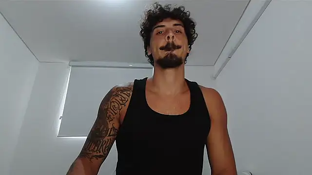 Snapshot of milkoffe chatting on 02.20.26 milkoffe online show from 02.20.26