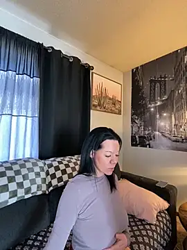 Snapshot of SidneyRaee chatting on 12.06.24 SidneyRaee online show from 12.06.24