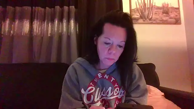 Snapshot of SidneyRaee chatting on 12.08.24 SidneyRaee online show from 12.08.24