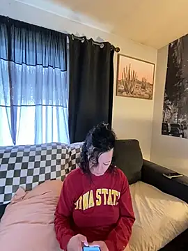 Snapshot of SidneyRaee chatting on 12.09.24 SidneyRaee online show from 12.09.24