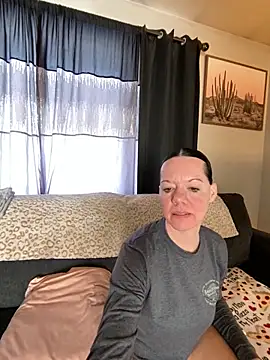 Snapshot of SidneyRaee chatting on 01.13.25 SidneyRaee online show from 01.13.25