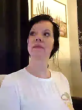 Snapshot of SidneyRaee chatting on 01.31.25 SidneyRaee online show from 01.31.25