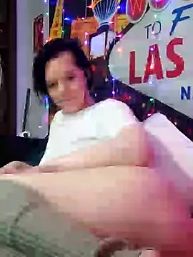 Snapshot of SidneyRaee chatting on 02.05.25 SidneyRaee online show from 02.05.25