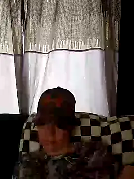 Snapshot of SidneyRaee chatting on 02.28.25 SidneyRaee online show from 02.28.25