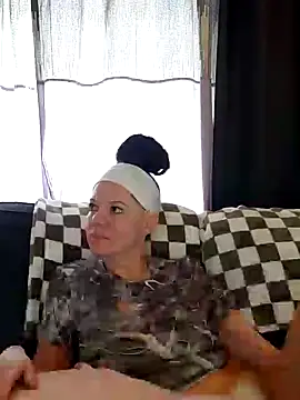 Snapshot of SidneyRaee chatting on 03.19.25 SidneyRaee online show from 03.19.25