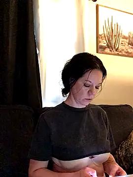 Snapshot of SidneyRaee chatting on 10.06.25 SidneyRaee online show from 10.06.25