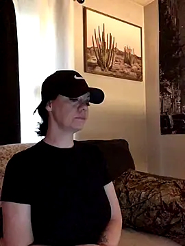 Snapshot of SidneyRaee chatting on 10.07.25 SidneyRaee online show from 10.07.25