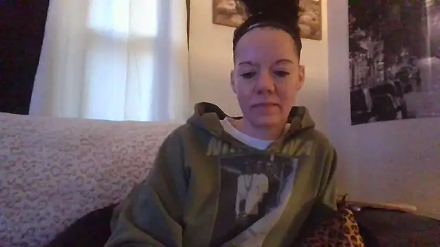 Snapshot of SidneyRaee chatting on 11.02.25 SidneyRaee online show from 11.02.25