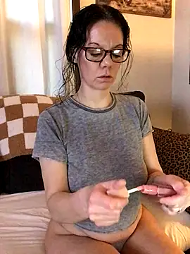 Snapshot of SidneyRaee chatting on 11.04.25 SidneyRaee online show from 11.04.25