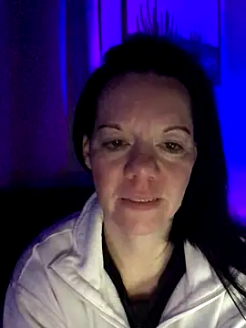 Snapshot of SidneyRaee chatting on 11.10.25 SidneyRaee online show from 11.10.25