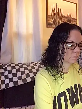 Snapshot of SidneyRaee chatting on 11.24.25 SidneyRaee online show from 11.24.25