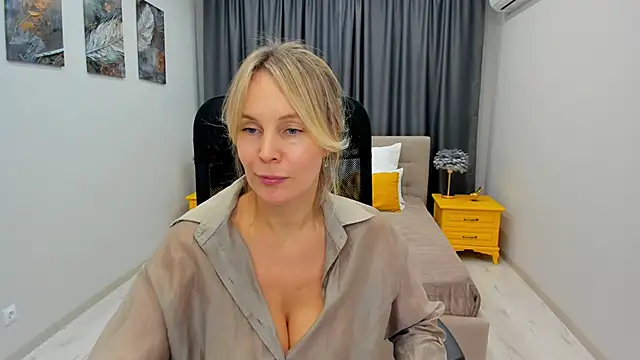 Sinty Devis online show from 02.20.25