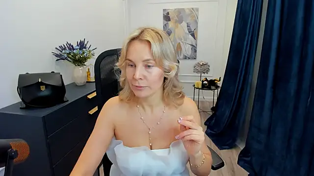 Sinty Devis online show from 02.22.26