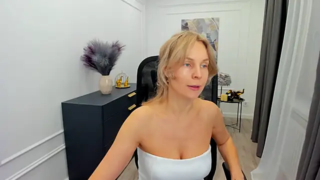 Sinty Devis online show from 02.24.26