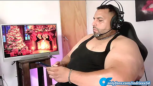 Snapshot of rodrix54 chatting on 12.17.24 rodrix54 online show from 12.17.24