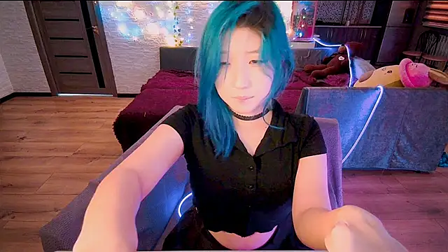 Snapshot of Akemilun chatting on 12.22.24 Akemilun online show from 12.22.24