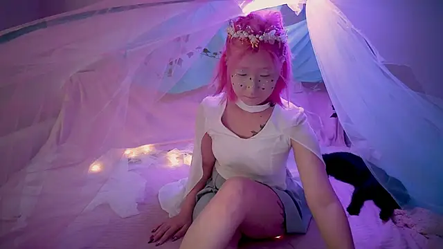 Snapshot of Akemilun chatting on 10.31.25 Akemilun online show from 10.31.25